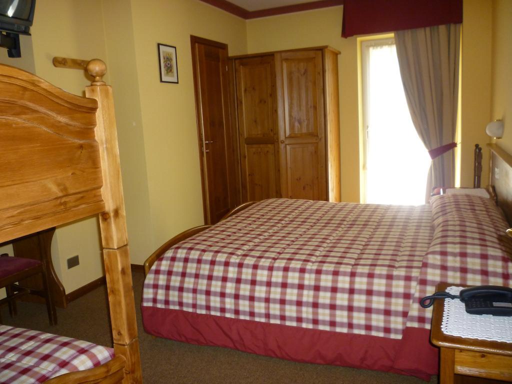 Hotel I Rododendri Valfurva Zimmer foto