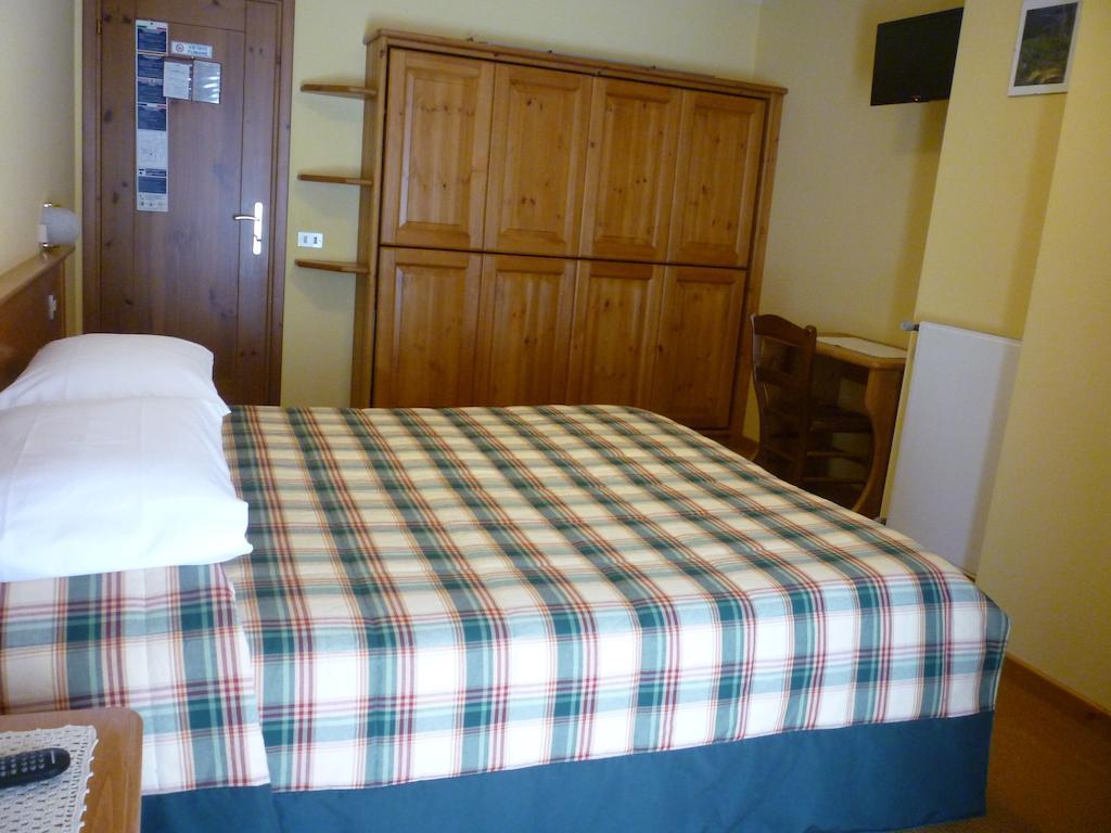 Hotel I Rododendri Valfurva Zimmer foto