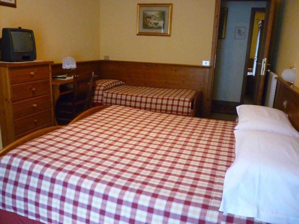 Hotel I Rododendri Valfurva Zimmer foto